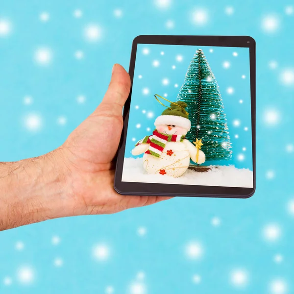 Hand Med Tablett Närbild Med Jul Meddelande — Stockfoto