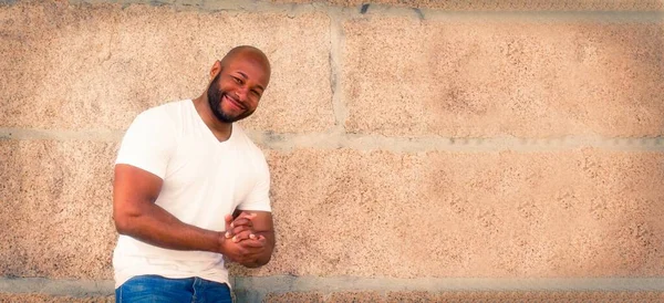Porträtt Afro Amerikansk Man Leende Sociala Medier Koncept — Stockfoto