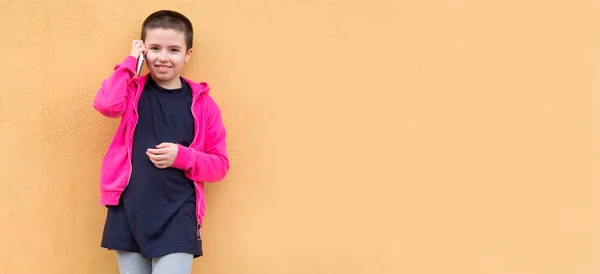 Girl Short Hair Using Mobile Phone — Stock Photo, Image