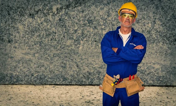 Trabajador Construcción Con Casco Correa Herramientas —  Fotos de Stock