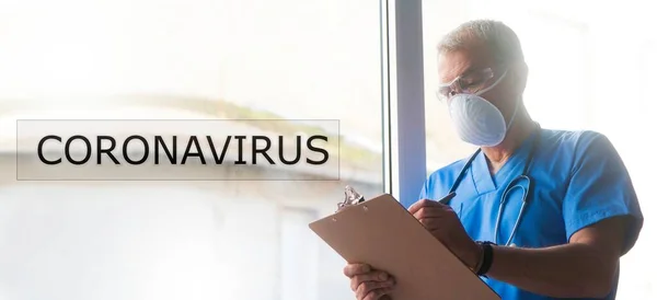 Maskeli Doktor Steteskop Raporlar Koronavirüs Virüsü Konsepti Enfeksiyonları — Stok fotoğraf