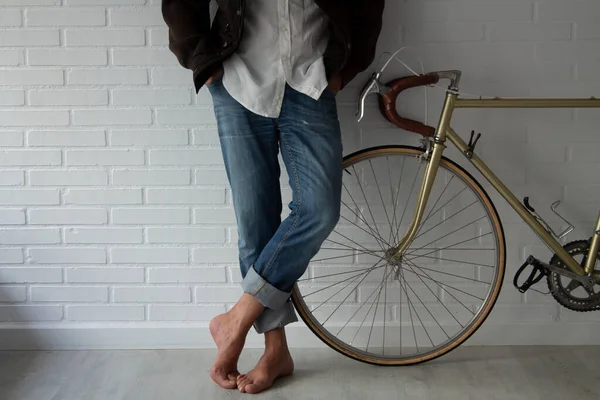 Hipster Bicycle Leaning Wall Attitude Waiting Resting — Stockfoto