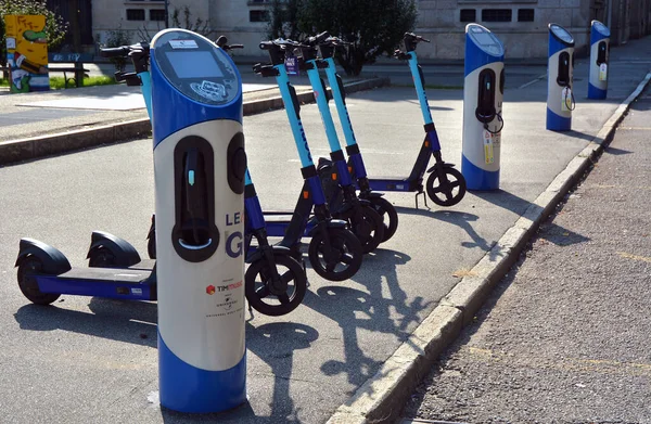 トリノ ピエモンテ イタリア 2021 電動スクーターの駐車場駅 — ストック写真