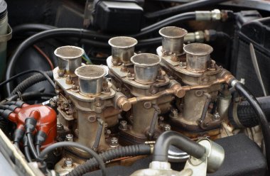 Castelnuovo don Bosco, Piedmont, İtalya - 24 Eylül 2021: Piedmont 'ta Supercar Toplantısı. Lancia Flaminia 'nın altı silindirli motoru.