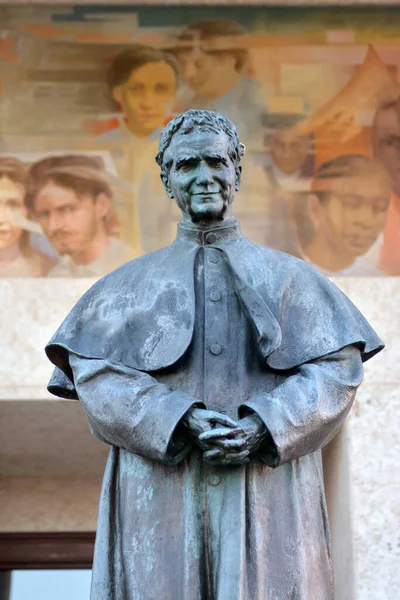 Castelnuovo Don Bosco Piemont Italia 2021 Statuia Dedicată Sfântului Ioan — Fotografie, imagine de stoc