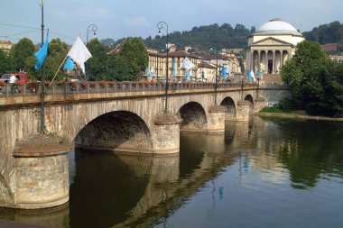 Torino, Piedmont, İtalya. Şehirde akan Po Nehri.