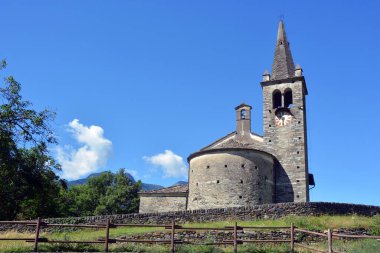 Saint Vincent, Aosta Vadisi, İtalya Moron köyündeki küçük ve antik Roma tarzı kilise.