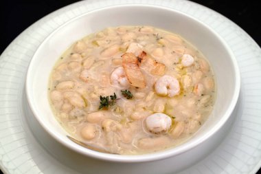 İtalyan yemek tarifleri, Cannellini fasulye çorbası ve karides..
