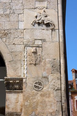 Belediye Binası Pula duvar bareliefs