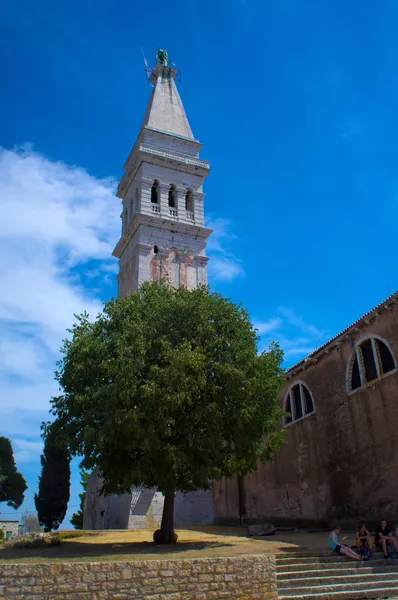 ロヴィニの聖 euphimia 教会の鐘楼 — ストック写真