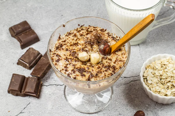 Карамельный Шоколадный Пудинг Овсяном Молоке Шоколадом Орехами — стоковое фото