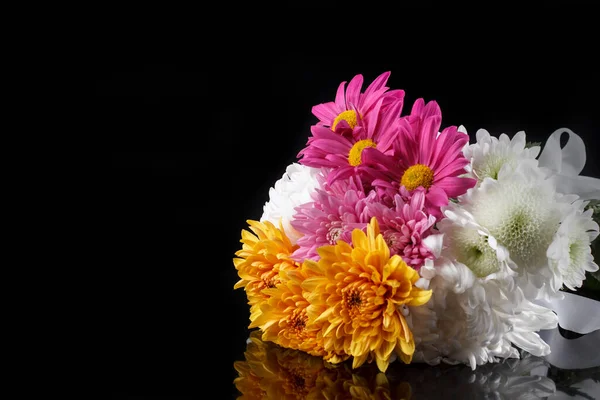 Bouquet Large Multi Colored Chrysanthemums Black Background Reflection — Stock Photo, Image