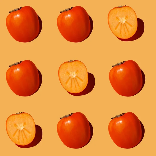 열매가 안절부절 가을의 패턴은 오렌지색 배경에 정도의 경마를 사용하여 만들어 — 스톡 사진