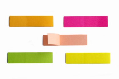 Beyaz arkaplanda çok renkli çıkartma seti.