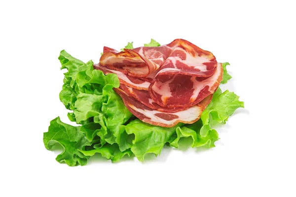 이탈리아 사람들은 양념을 배경에 양상추 놓았다 Raw Ham 잔인하거나 성가신 — 스톡 사진