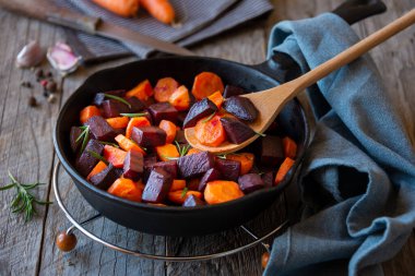 Pancar, havuç, pişmiş sebze, sağlıklı yiyecekler.