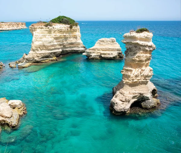 Belle Mer Avec Piles Côte Rocheuse — Photo