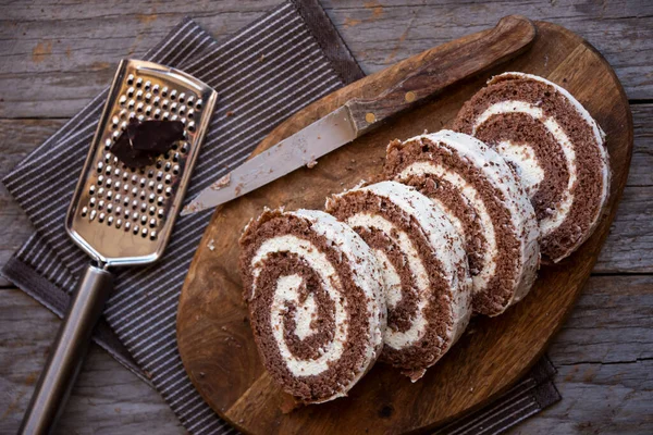 Heerlijke Chocoladetaart Met Witte Room Zelfgebakken Dessert — Stockfoto
