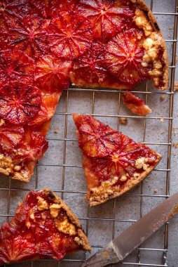 Tatlı meyveli pasta, portakallı fırında tatlı.