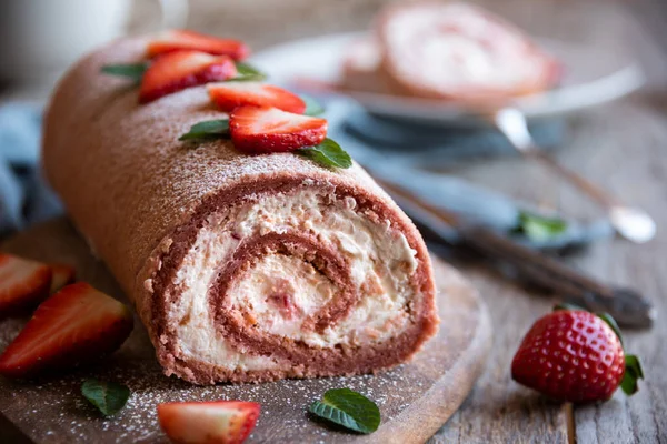 Heerlijke Aardbeientaart Met Witte Room Zelfgebakken Dessert — Stockfoto