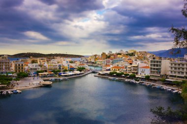 Deniz kıyısının güzel manzarası