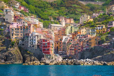 Manarola, Cinque Terre, İtalya-Haziran 5, 2016: Riomaggiore 'un amalfi sahili,
