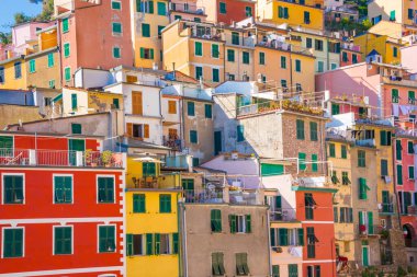 Cinque Terre, İtalya 'da renkli evler