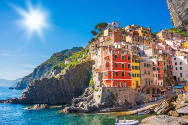 Cinque Terre, İtalya 'da renkli evler