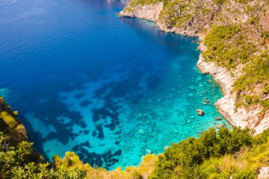 Yunan sahillerinin resimli deniz manzarası
