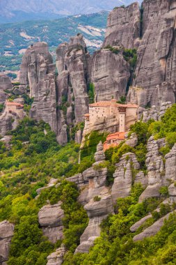 Meteor manastırı, manastırlar, Montserrat katedralinin tepesinden manzara, ulusal manzaranın manzarası.