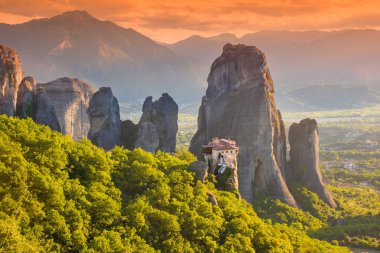 Montserrat dağlarındaki meteora manastırı, İtalya