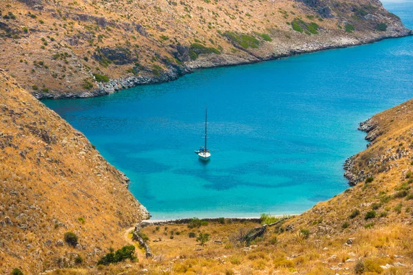 Malowniczy Pejzaż Morski Greckiego Wybrzeża Lecie — Zdjęcie stockowe