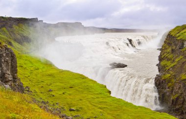 İzlanda 'da Gullfoss şelalesi