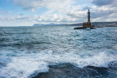 Deniz kıyısındaki deniz feneri