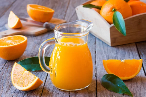 Gros Plan Jus Orange Frais Sur Une Table Bois — Photo