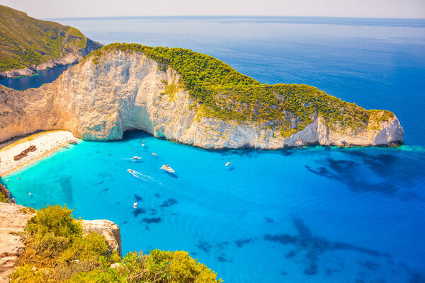 прекрасный вид на остров Средиземного моря летом