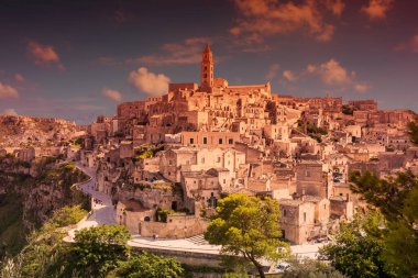 İtalya 'nın Matera şehrinin güzel manzaralı görüntüleri.