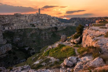 İtalya 'nın Matera şehrinin güzel manzaralı görüntüleri.