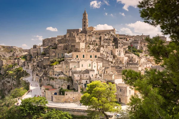 İtalya 'nın Matera şehrinin güzel manzaralı görüntüleri.