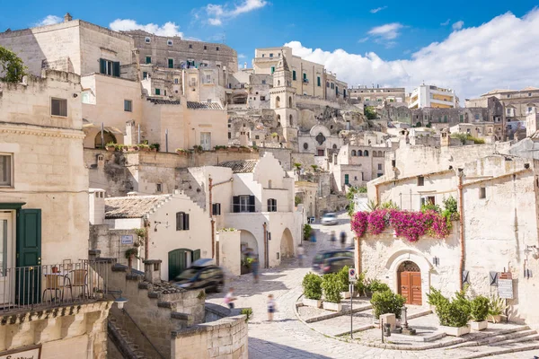 İtalya 'nın Matera şehrinin güzel manzaralı görüntüleri.