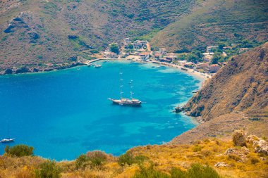 Deniz kıyısının güzel manzarası