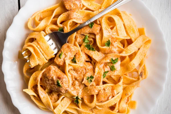 Nudeln Mit Tomatensauce Und Parmesan — Stockfoto