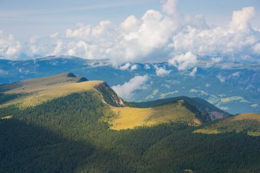 İtalya 'nın Dolomite Alpleri' ndeki Odle grubu dağ sıraları