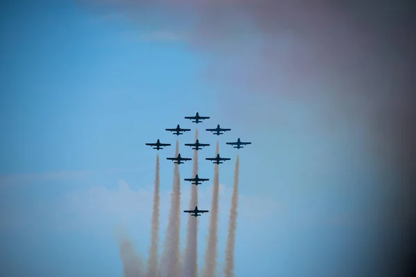 Vista Dal Basso Dello Spettacolo Aereo Italia Durante Celebrazioni Nazionali — Foto Stock