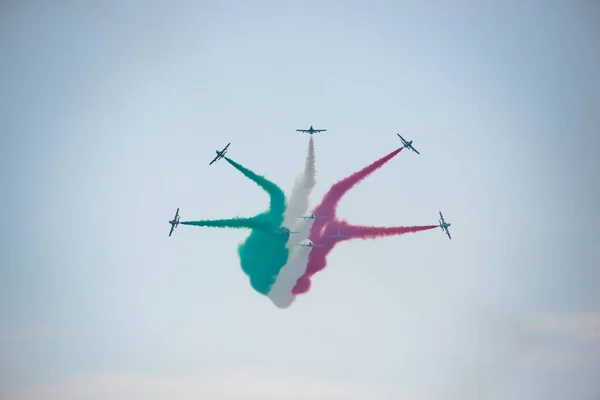 意大利全国庆祝活动期间的航空展截图 — 图库照片