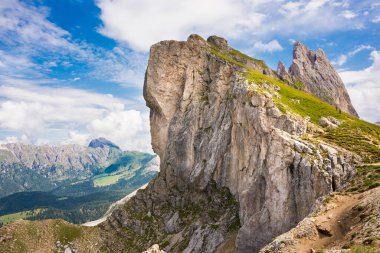 İtalya 'nın Dolomite Alpleri' ndeki Odle grubu dağ sıraları