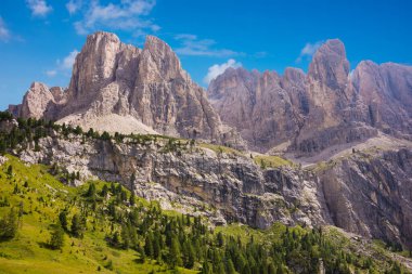 Dolomitlerin güzel manzarası, İtalya