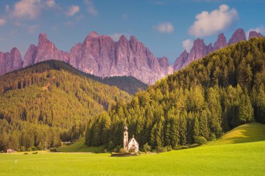 Dolomitlerin güzel manzarası, İtalya