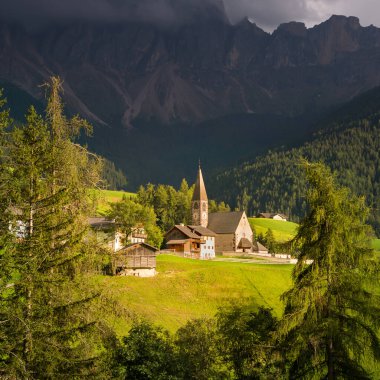 Dağların güzel manzarası