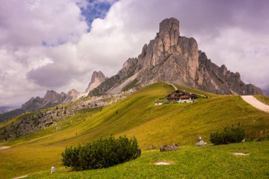 Dolomitlerin güzel manzarası, İtalya